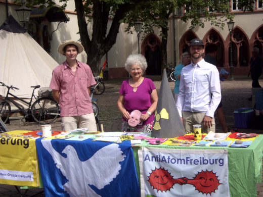 Infostand am 9.08.2024 - Foto: Anti-Atom-Gruppe Freiburg - Creative-Commons-Lizenz Namensnennung Nicht-Kommerziell 3.0