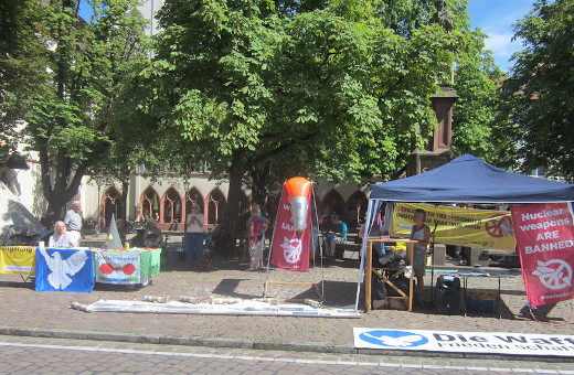 Infostand am 9.08.2024 - Foto: Anti-Atom-Gruppe Freiburg - Creative-Commons-Lizenz Namensnennung Nicht-Kommerziell 3.0