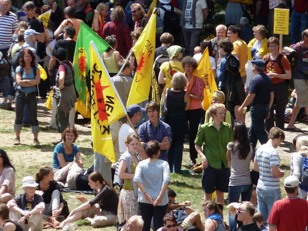 Kundgebung am 28. Mai 2011 auf dem Stühlinger Kirchplatz - Foto: Axel Mayer - Creative-Commons-Lizenz Namensnennung Nicht-Kommerziell 3.0