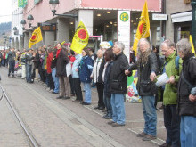 Menschenkette, 9.03.2013 - Foto: Anti-Atom-Gruppe Freiburg - Creative-Commons-Lizenz Namensnennung Nicht-Kommerziell 3.0