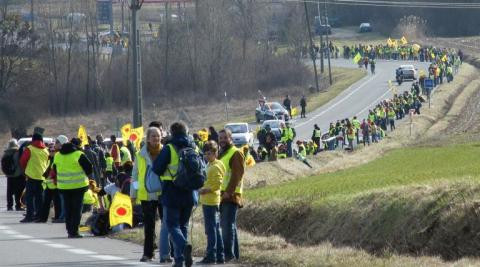 Menschenkette im Rhône-Tal, 11.03.2012 - Foto: Thomas Rosa - Creative-Commons-Lizenz Namensnennung Nicht-Kommerziell 3.0
